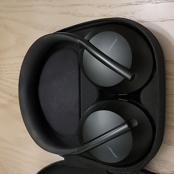 Bose Noise Canceling Headphones 700 Black - Picture 3 of 9